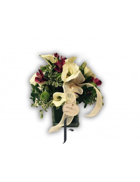 Buccaro mit Calla-Lilien und verschiedenen Blumen