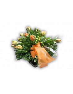 Base de cristal con tulipanes